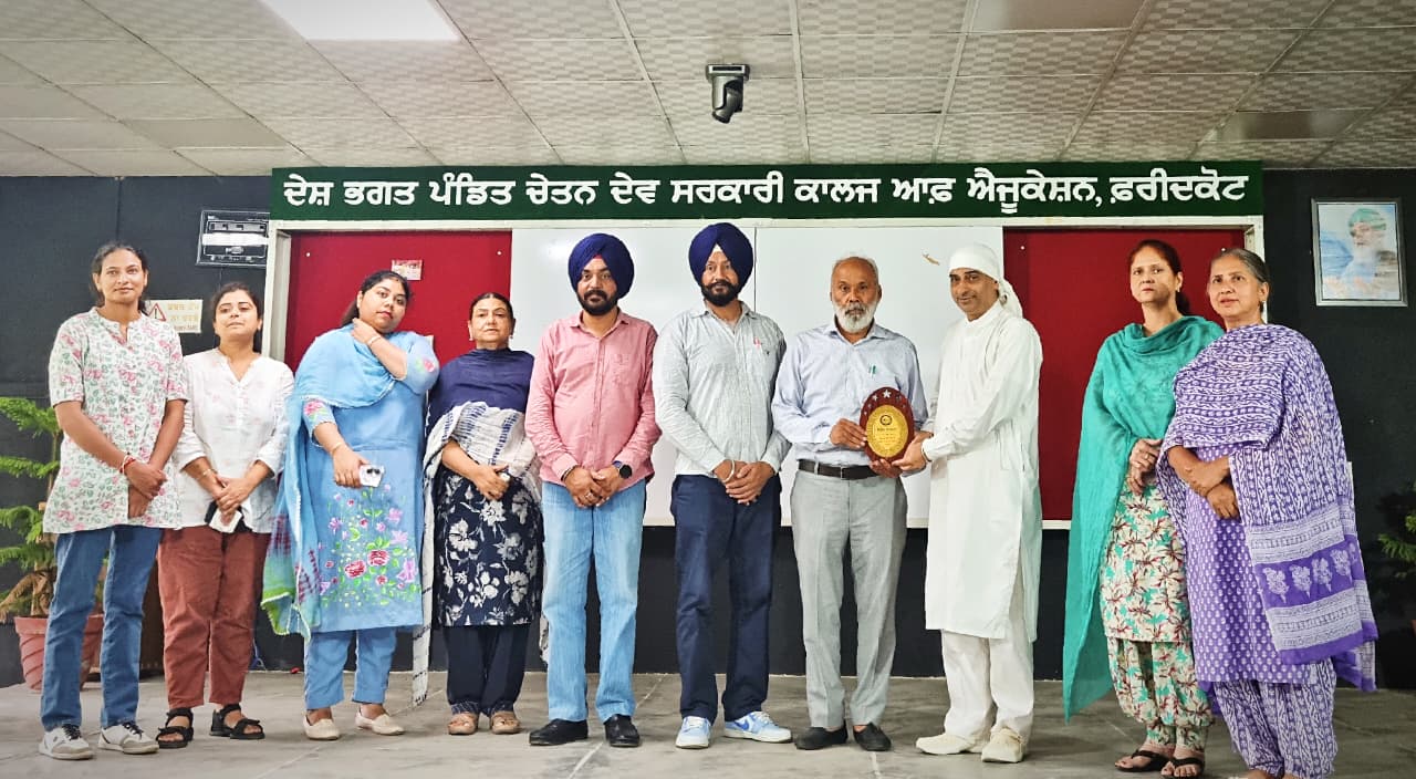 At Desh Bhagat Pandit Chetan Dev Government College of Education, Faridkot, a meditation seminar was organized by Mr. Manpreet Loomba of the Art of Living Institute under the able guidance of Principal Dr. Rajesh Mohan Ji.